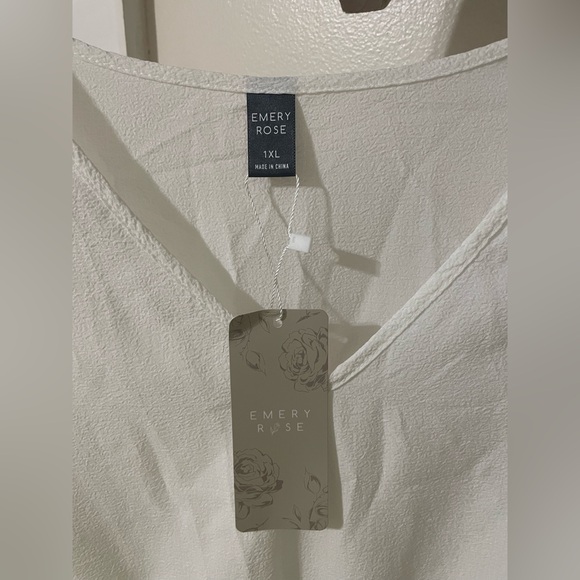 Emery Rose White V-Neck Dress - Picture 3 of 4